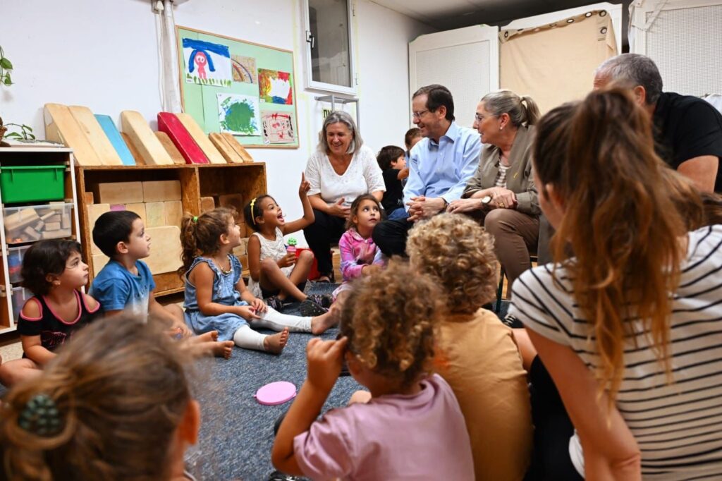 קיבוץ שמערכת החינוך הבלתי-פורמלי שלו חזקה לא מתפרק