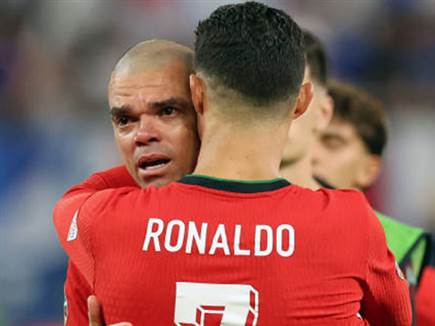 פפה מירר בבכי. מרטינס: "גאים בהופעה"