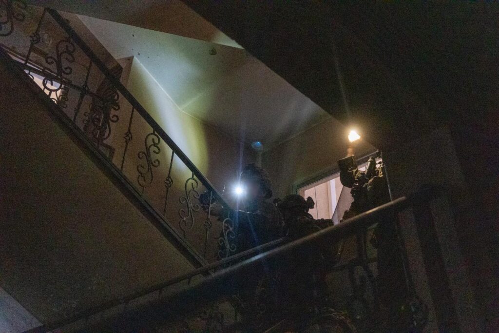 חיל האוויר תקף מטרות חיזבאללה בדרום לבנון; הפלסטינים: צה״ל פועל ברפיח ובנוסייראת