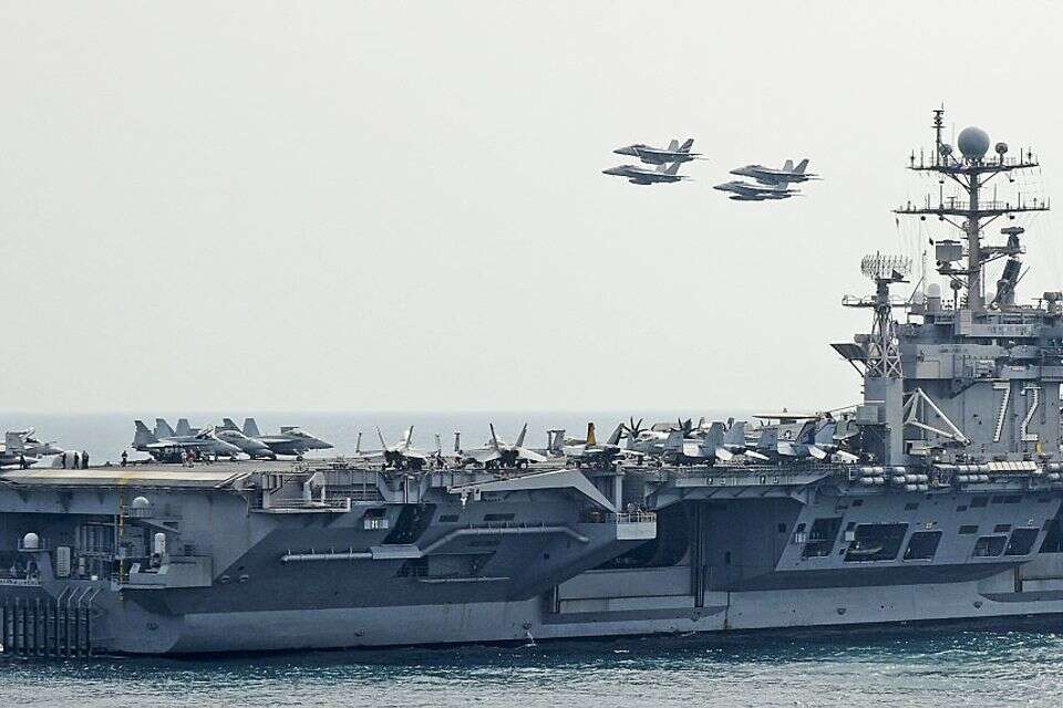 בסיס אווירי עצום ופלטפורמה עם מאות טילי שיוט: הנכסים שארה"ב מעבירה לאזור מול האיום האיראני