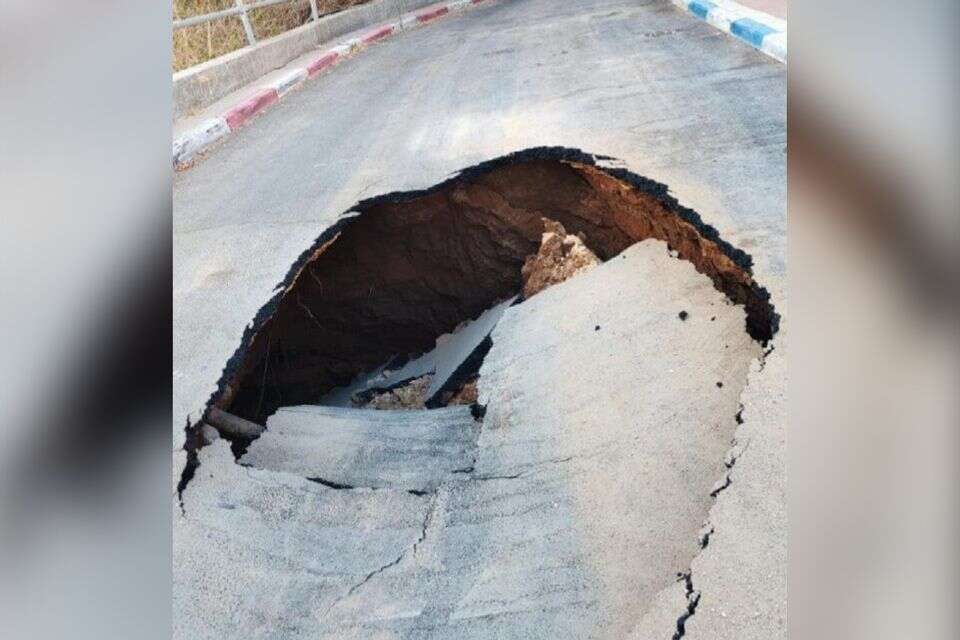 בולען נפער ברמת גן: "הציבור מתבקש להימנע מהגעה לאזור"