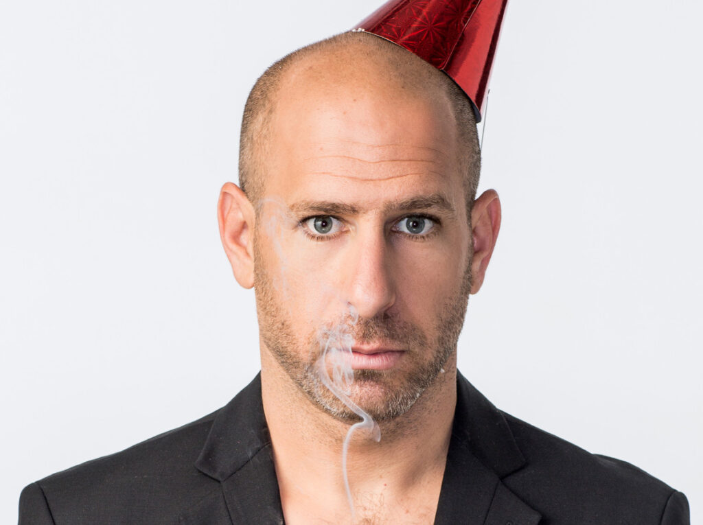הצעתו של מנחה הטקס האלטרנטיבי לפשרה בין הממשלה למטה המשפחות