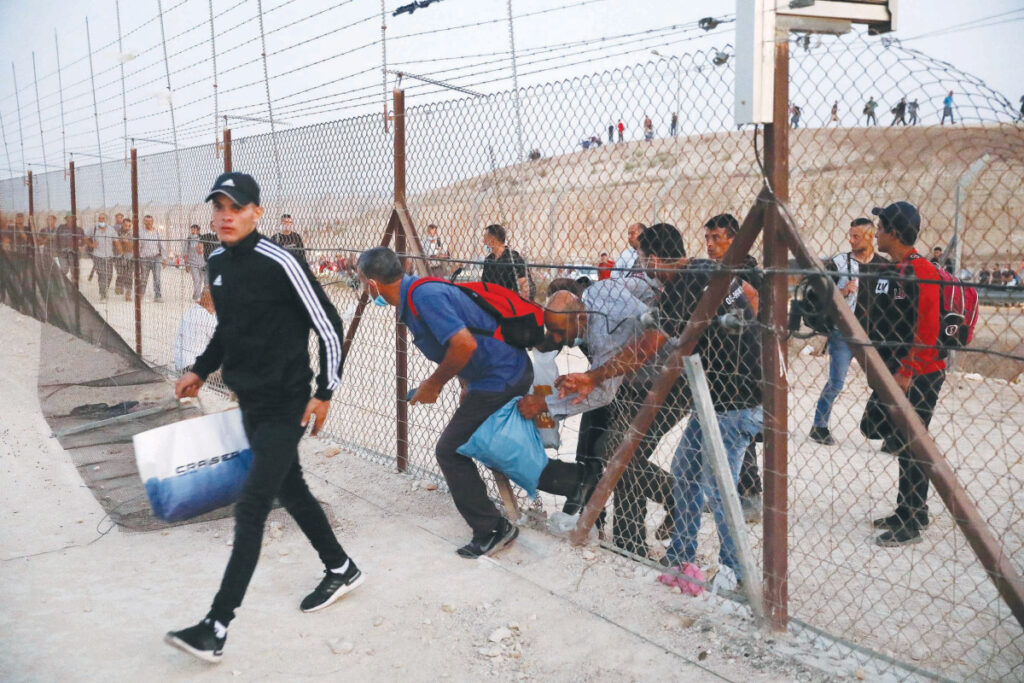 חדשות: בעל עסק נעצר לאחר ששב להעסיק שב"חים בניגוד לחוק