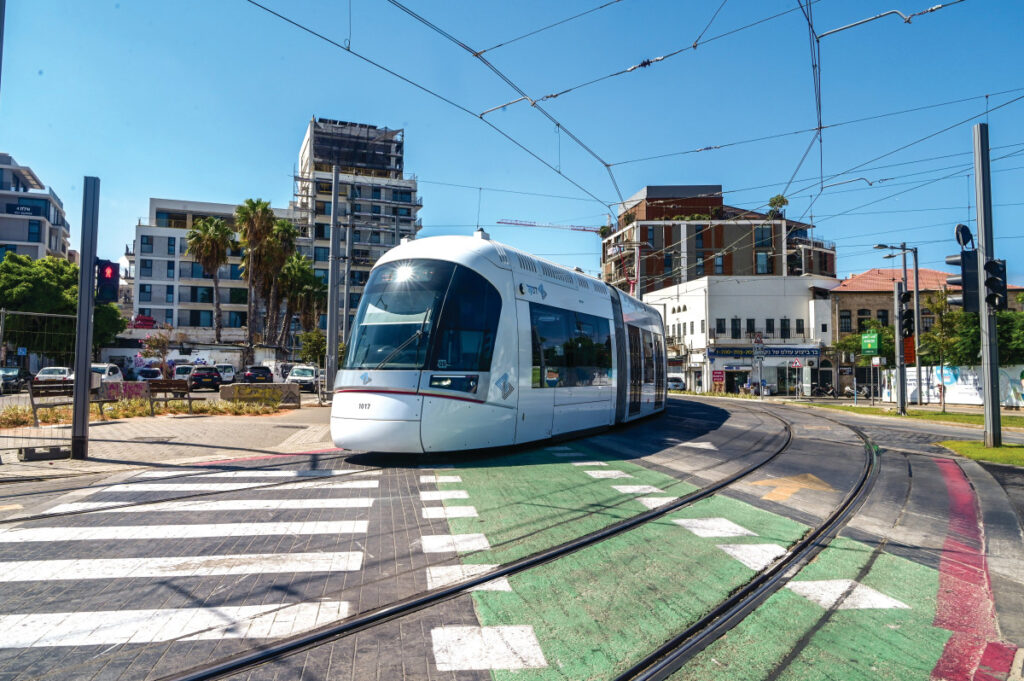 הקו האדום של הרכבת הקלה סוגר שנת פעילות ראשונה: "מהפכה תחבורתית"