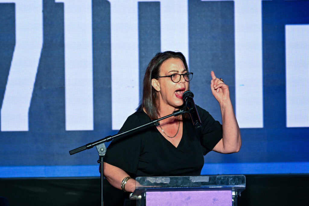 גלית דיסטל אטבריאן בערוץ 14: בחורי ישיבה כתבו את המטריקס