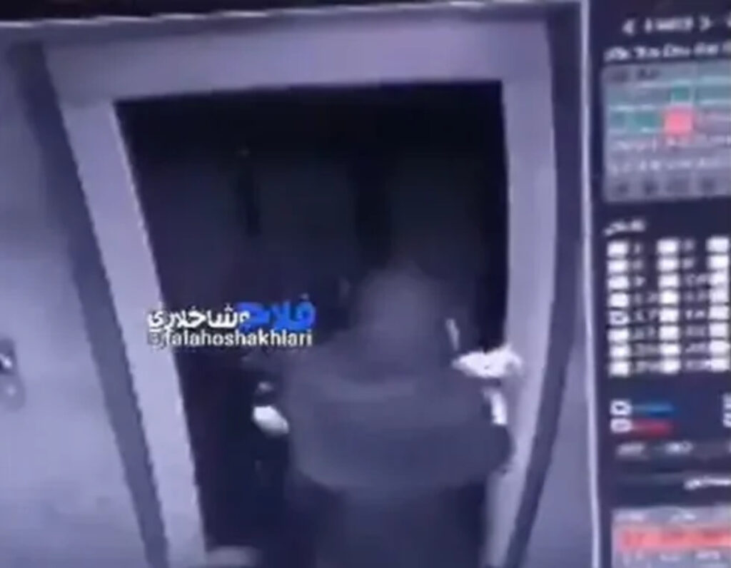 באיראן: אישה נפלה אל מותה כשמנעה מדלת המעלית להיסגר | צפו