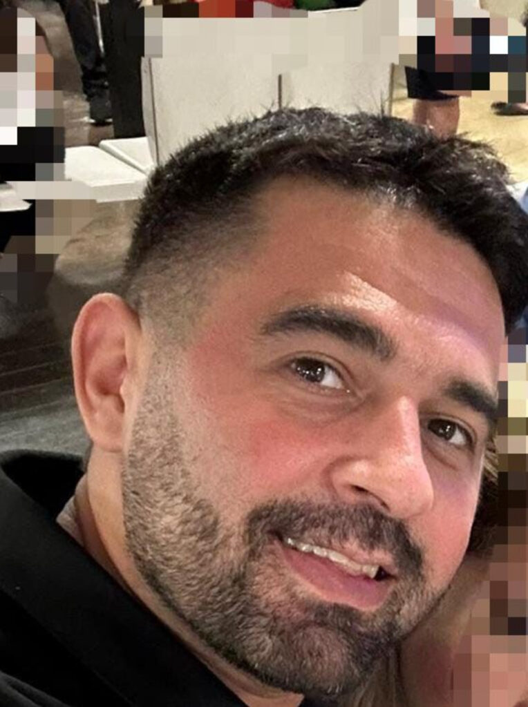 חשד: תושב חולון דקר בת זוגו לאחר שביקשה להיפרד – ונמלט