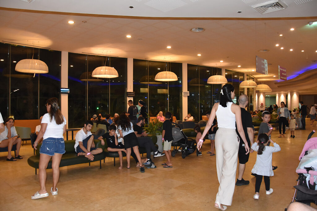 משפחות מפונות מהעוטף עתרו לבג״ץ בדרישה להאריך את שהותן במלונות