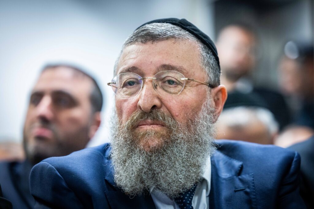 שר העבודה נגד עמדת היועמ"שית: "סבסוד המעונות לא קשור לחובת הגיוס"