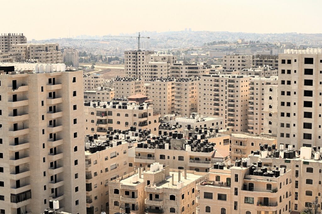 "יש שבועות שאין בכלל מים": תושבי הכפר עקב במזרח ירושלים עתרו לבג"ץ בדרישה לאספקת מים סדירה