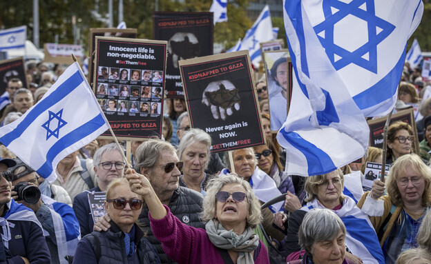 הקרב על התודעה לפני הוועידה הדמוקרטית: הפגנה…