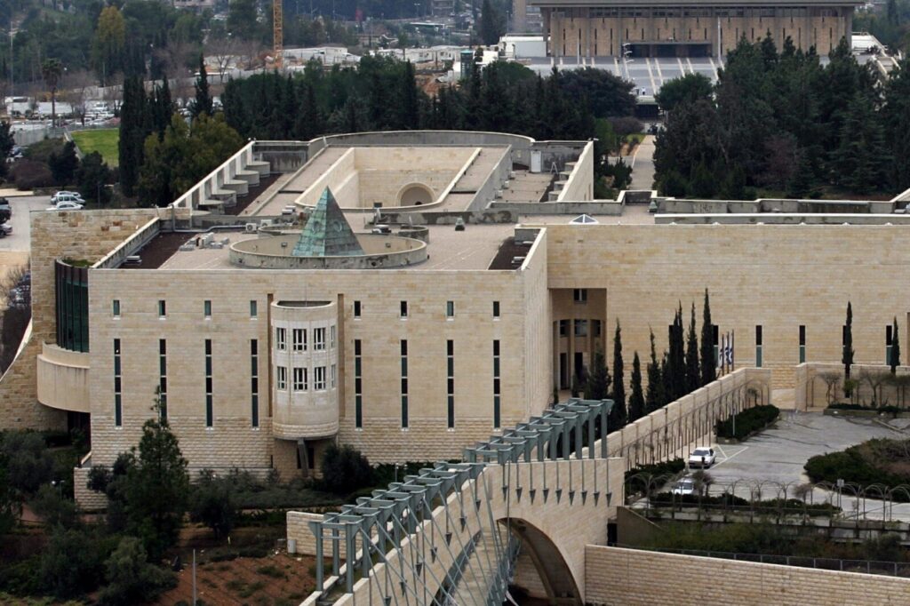 בג"ץ ללווין: אם לא תכנס את הוועדה לבחירת שופטים נחייב אותך לעשות זאת