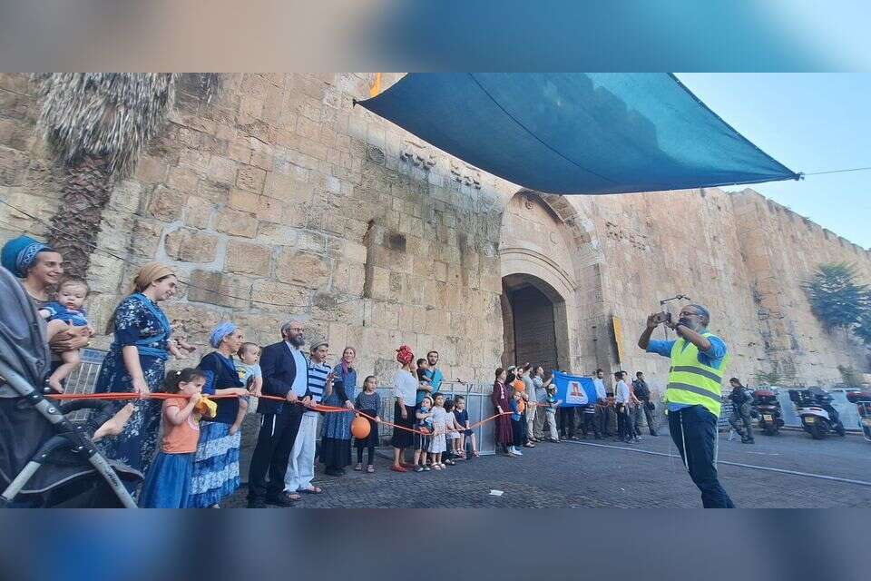 משתתפים רבים יצרו שרשרת אנושית מסביב להר הבית: "צעד דרמטי"