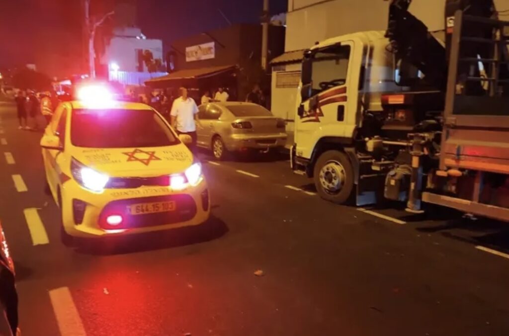 הרוג מפיצוץ משאית בתל אביב, המשטרה והשב״כ חוקרים אם מדובר במחבל שנשא מטען