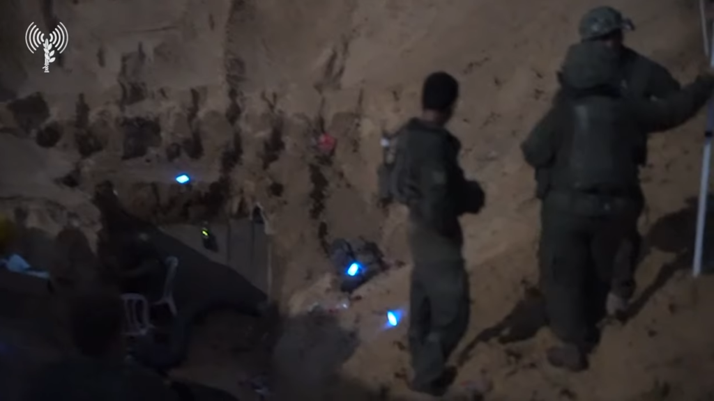 מנהרה בעומק 10 מטר, עם מטענים ודלתות הדף: כך חולצו גופות ששת החטופים