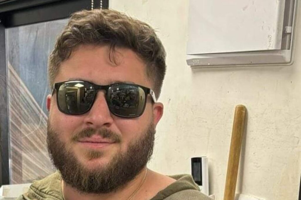 החייל הבודד ג'ורדן קופר נפטר מתגובה אלרגית; אלפים בהלוויתו