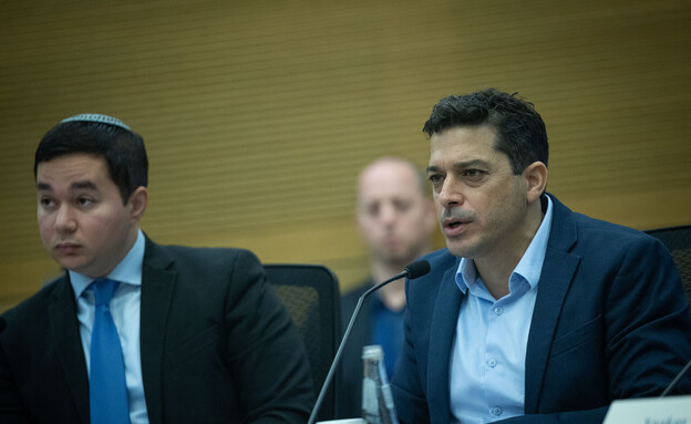 השר עמיחי שיקלי למטה משפחות החטופים: הדיחו את רונן צור