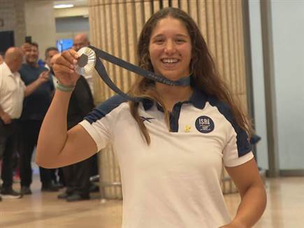 צפו בשידור: קבלת הפנים של קנטור בנתב"ג