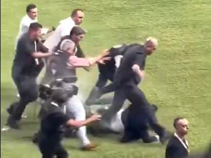 נשיא פנרבחצ'ה הותקף על הדשא, מהומה גדולה פרצה