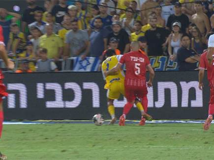 יש טעויות. השופט המציא את הפנדל הראשון