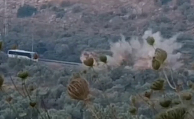 מטען התפוצץ כ-20 מטרים בלבד לפני אוטובוס על כביש 57…