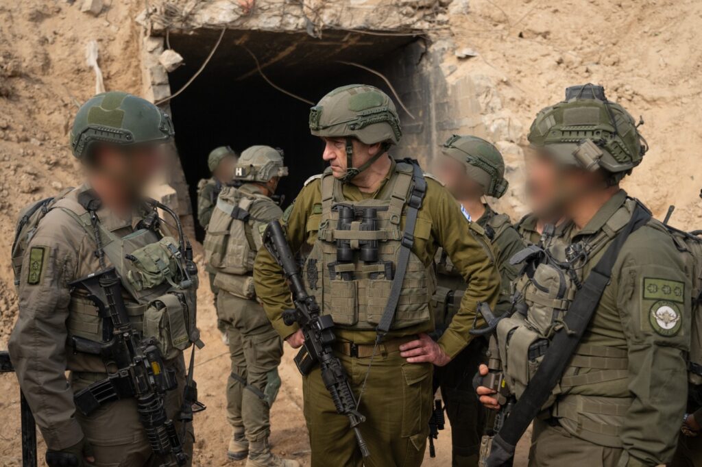 צה"ל תקף שורת מטרות וחיסל שני מחבלים בדרום לבנון; בצהריים יחל כינוס המו"מ בדוחא