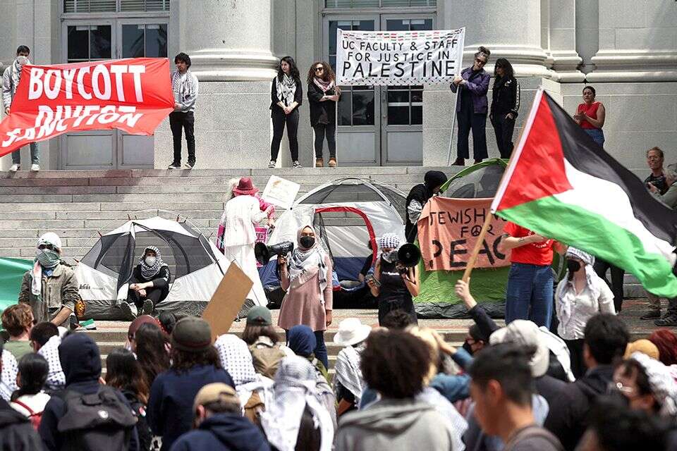 משפחות שכולות: לחקור את מארגני ההפגנות הפרו-פלשתיניות בקמפוסים