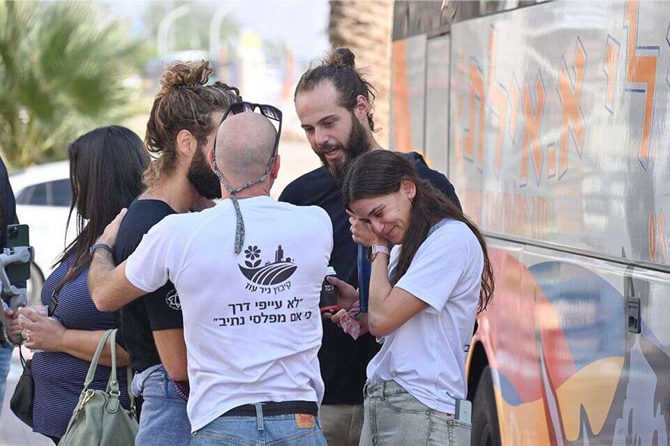"שש גופות ביום אחד, אלוהים ישמור": יממה עם תושבי העוטף שהתבשרו על רצח חבריהם