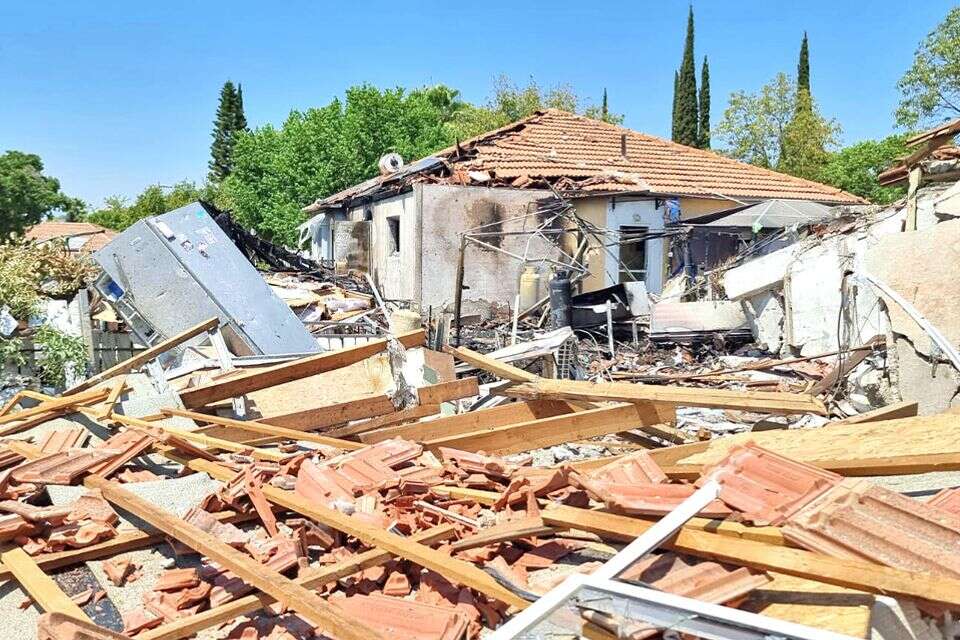 בגולן אומדים את הנזקים: "השכן הספיק לקפוץ מהחלון – מהבית לא נשאר זכר"