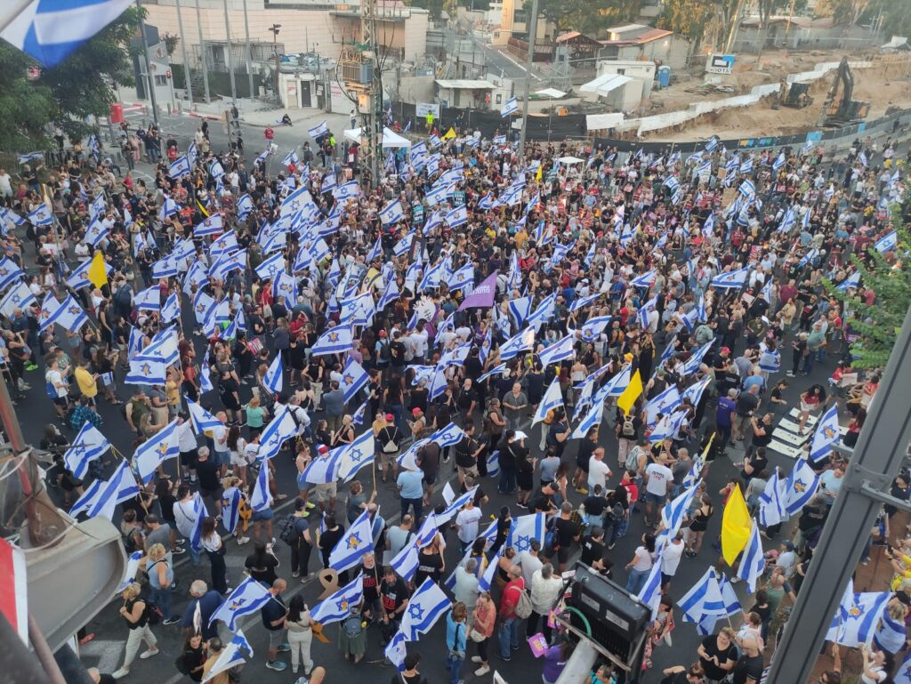 החלה השביתה הכללית במשק בקריאה להשבת החטופים