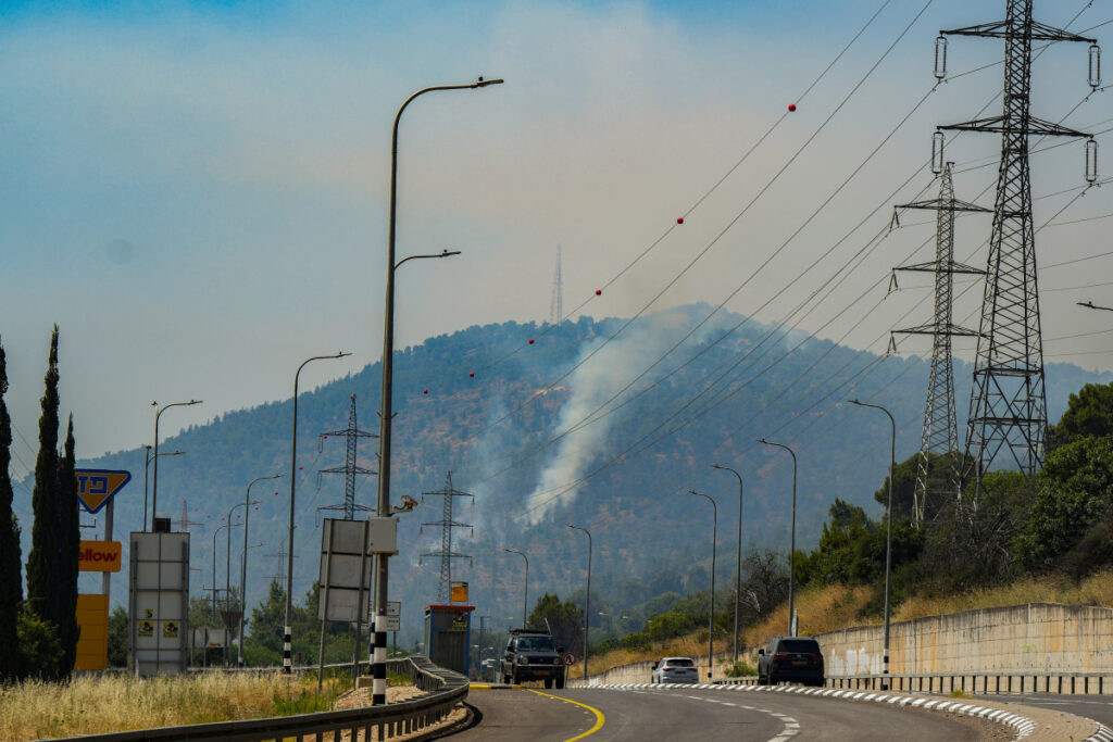 פצוע קשה בפגיעה ישירה בקיבוץ דן; צה"ל תוקף בדרום לבנון