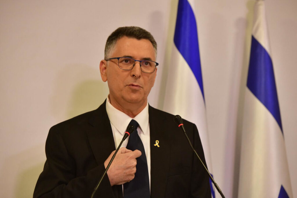 גדעון סער ויתר על תפקיד שר הביטחון