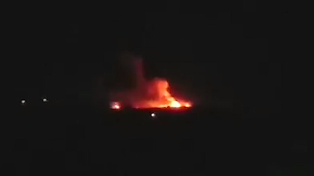 דיווחים על גל תקיפות בסוריה; 2 רקטות שוגרו לחוף אשקלון, נפילות באצבע הגליל