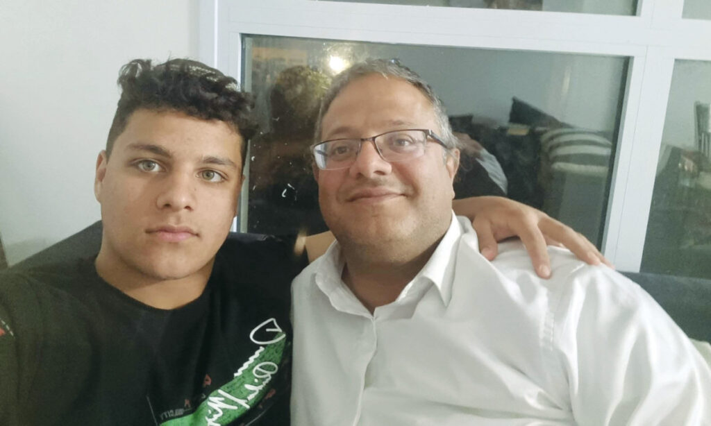 שובאל בן גביר: הסיבה שאבא שלי הורשע ב'תמיכה בטרור' היא פלאיירים"