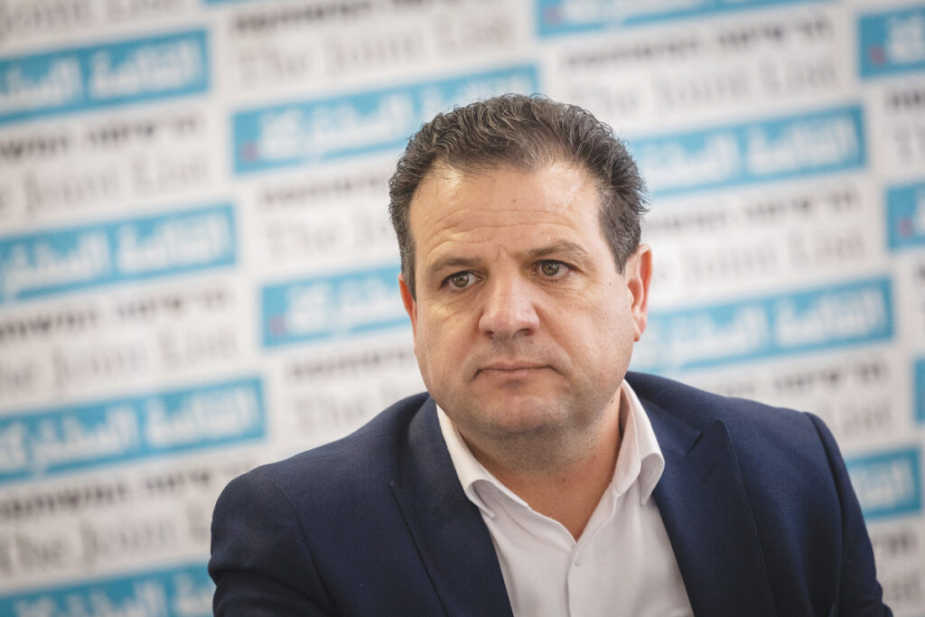 מפלגת חד"ש מאשימה את ישראל בטבח בלבנון, איימן עודה