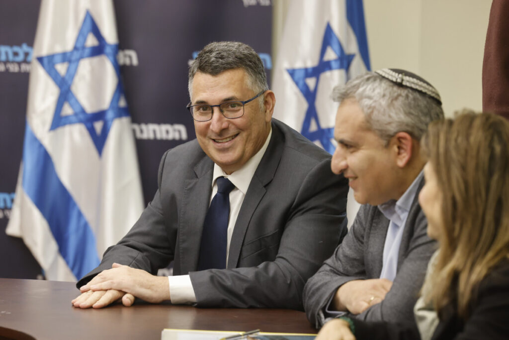 גורמים פוליטיים טוענים: גדעון סער לא צפוי להיכנס לבדו לממשלה