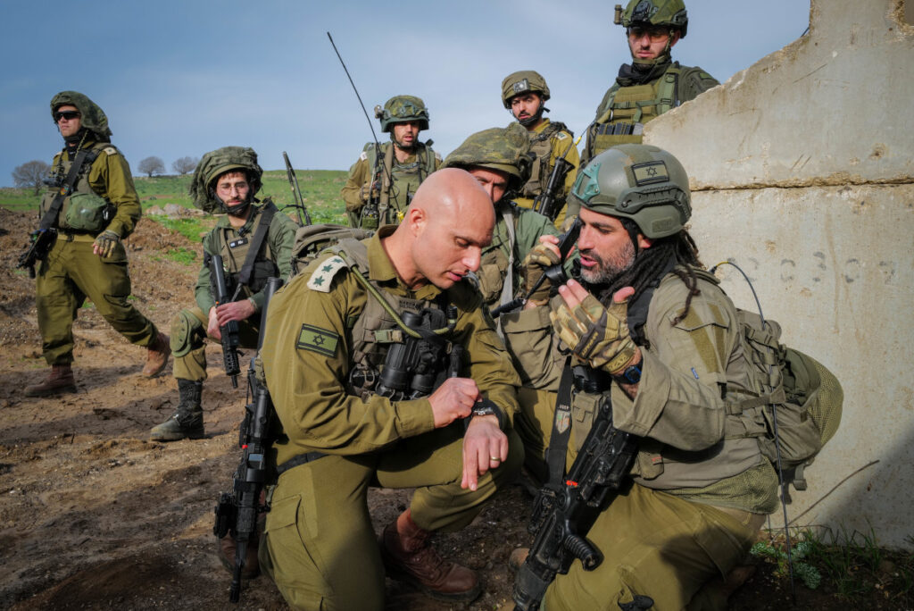 לוחם מילואים נלחם נגד גירושה מישראל של בת זוגו