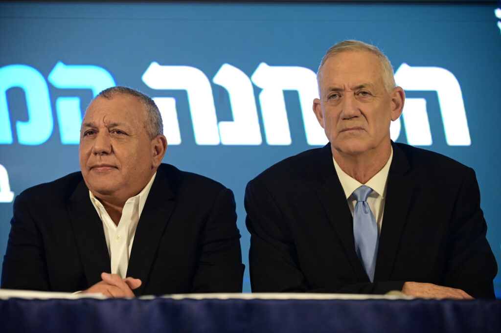 בני גנץ וגדי איזנקוט ימסרו הצהרה לתקשורת בתגובה לטיעוני נתניהו