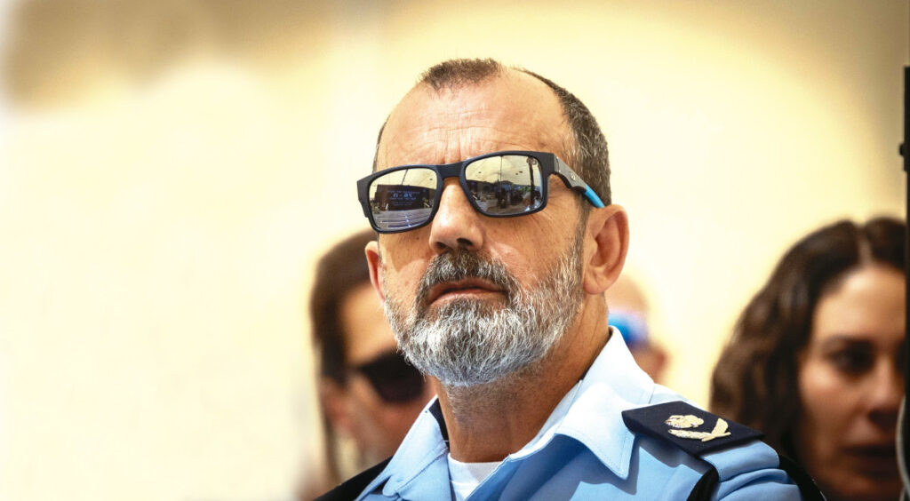 עומר בר לב תוקף את המפכ"ל דני לוי ואת איתמר בן גביר