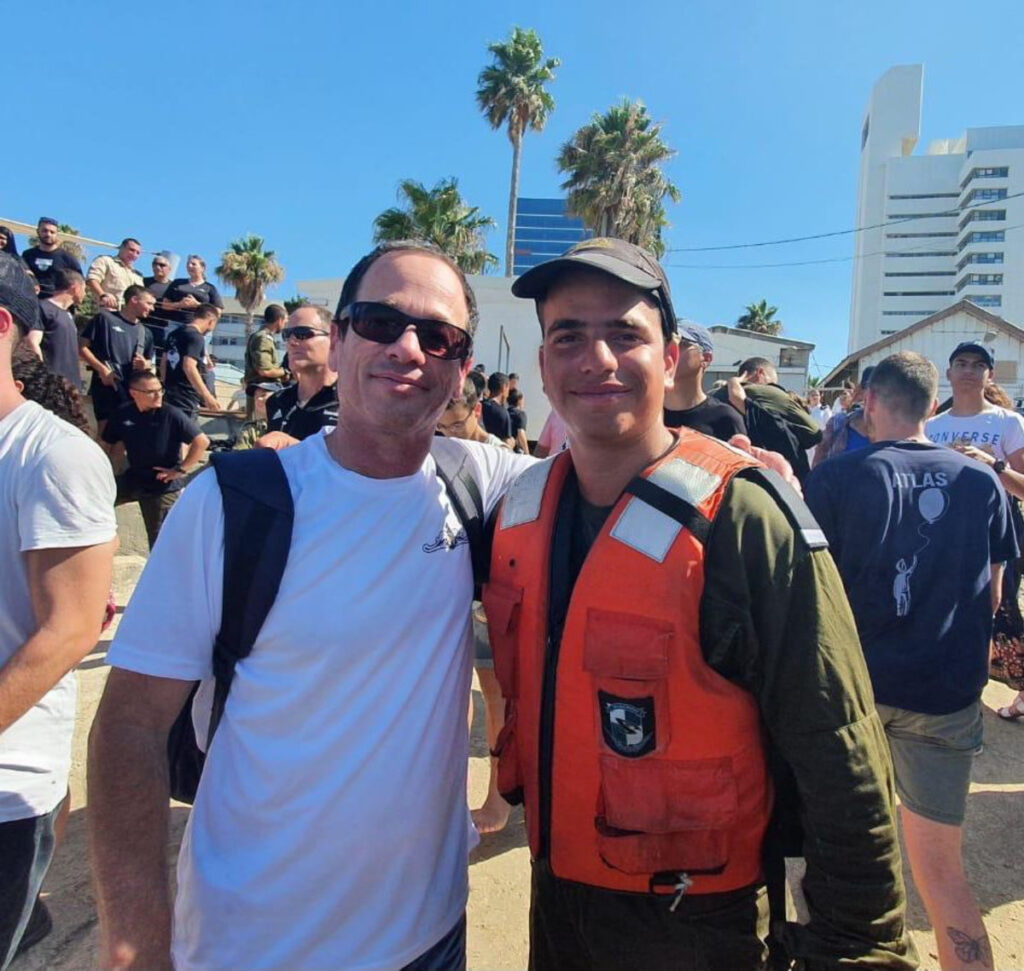 התפוח לא נופל רחוק: האב בנה את הספינה – הבן יפקד עליה
