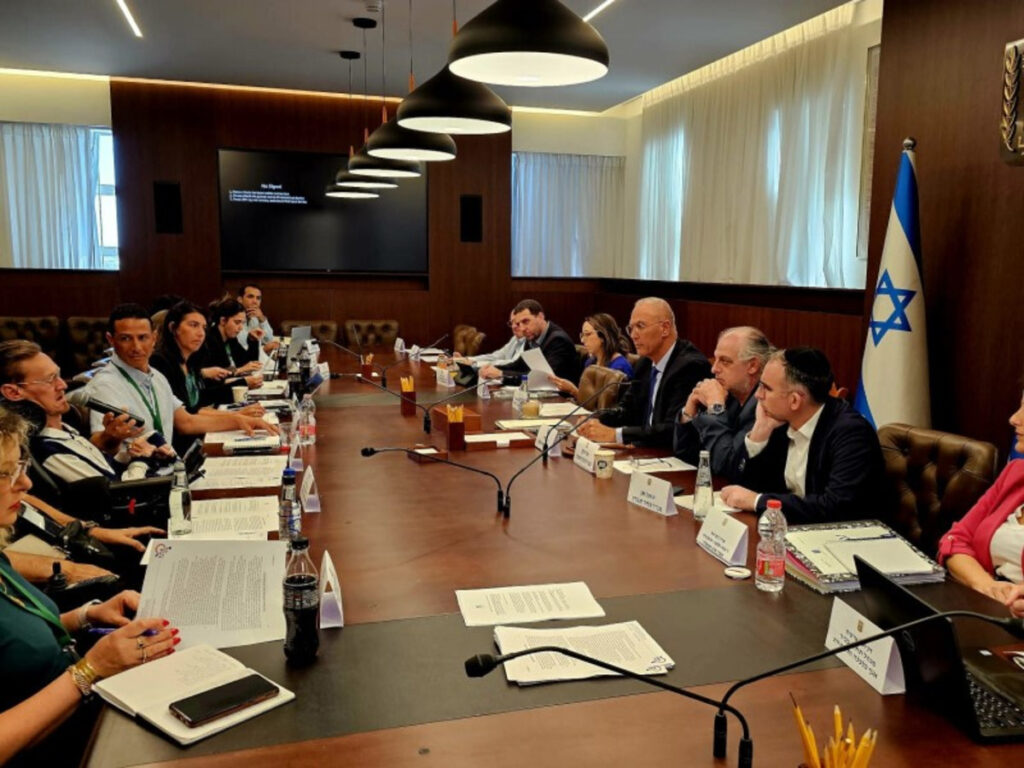 משרד הרווחה יהיה הכתובת למטופלים המעסיקים עובדים זרים