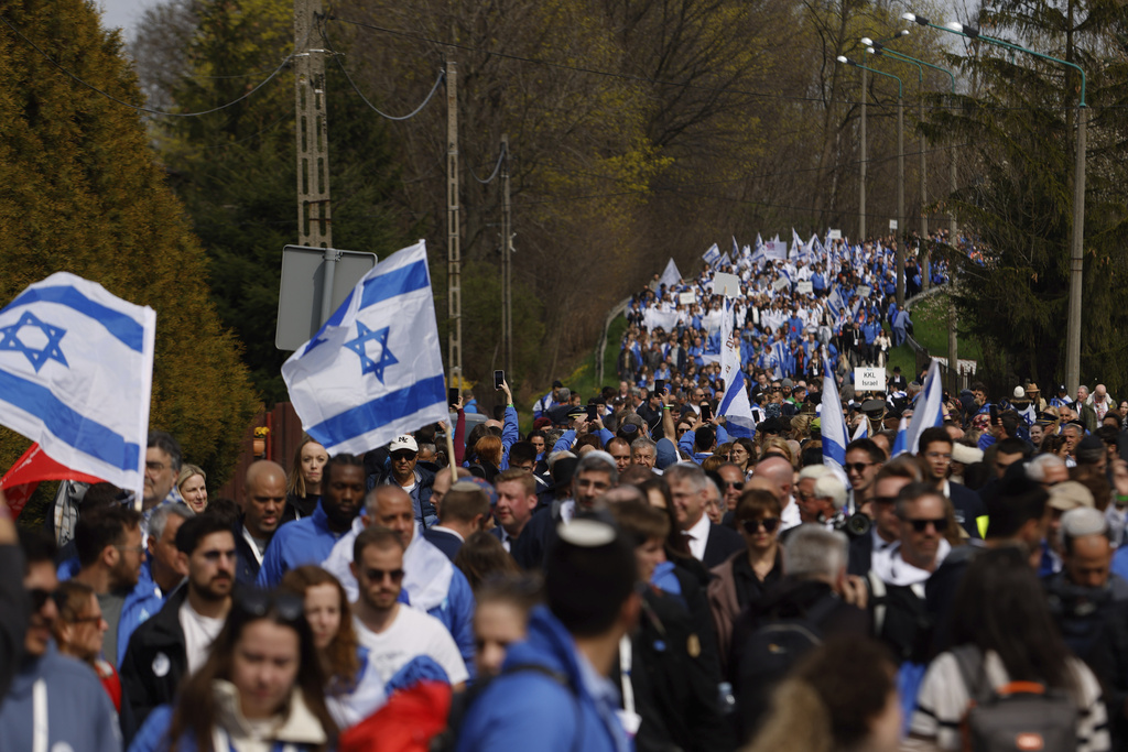 לקראת החגים: כרטיסי מזון יחולקו לכ-33 שורדי שואה בישראל