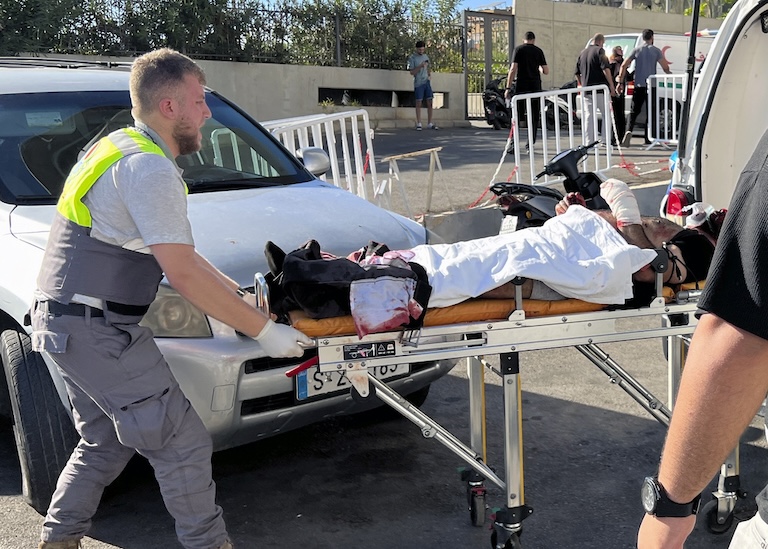 שורת פיצוצים בלבנון: מאות מכשירים קשר של חיזבאללה התפוצצו במקביל, כ-1,000 נפצעו
