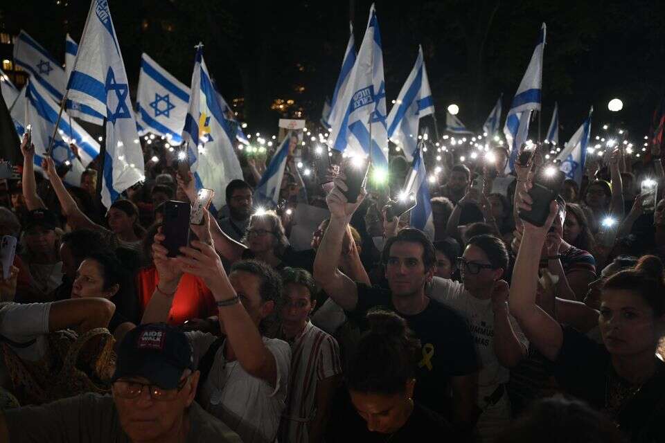 אביו של חטוף בעצרת במנהטן: "ביידן – תוודא שנתניהו לא יעכב עסקה"