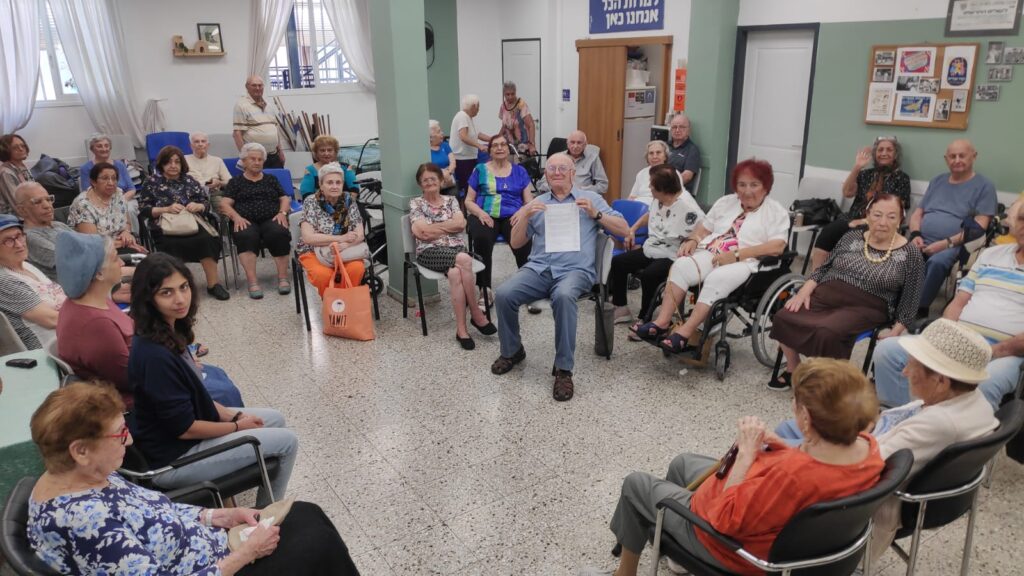 ניצולי שואה למען משפחות החטופים: "החיים חזקים מכל דבר"