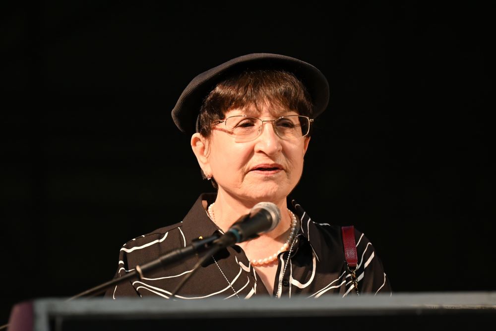 עדינה בר שלום בפנייה למנהיגי ש"ס מכיכר החטופים: "האם כך ממשיכים את מורשת אבי?"