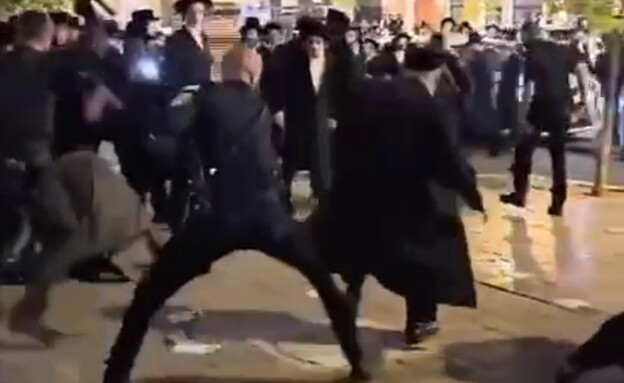 תיעוד קשה מבית שמש: שוטר מכה באלה מפגין חרדי, מח"ש פתחה…
