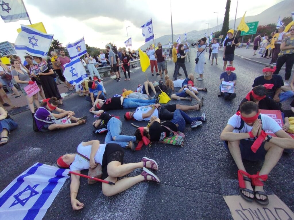 מחאת החטופים: כאלף חוסמים את הכניסה לירושלים, הפגנות ייערכו בעשרות מוקדים