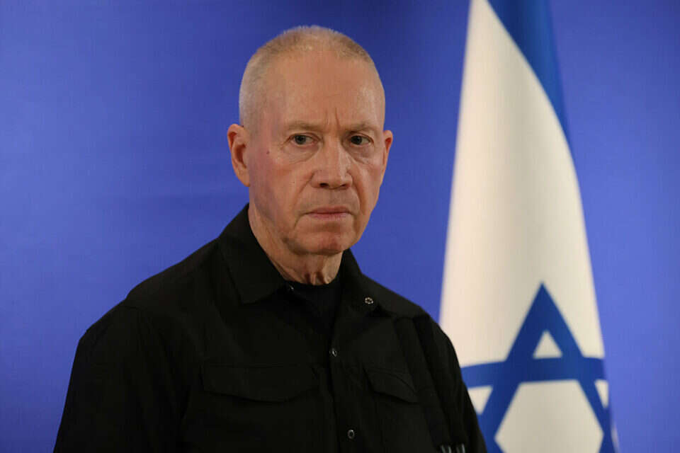 הפגנות מחוץ לביתו של גלנט: "חשבנו שיש לשר הביטחון סכין בין השיניים, איפה זה היום?"