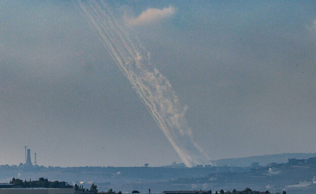 גורם ישראלי בכיר: נותרו לחיזבאללה רק מחצית מהטילים…